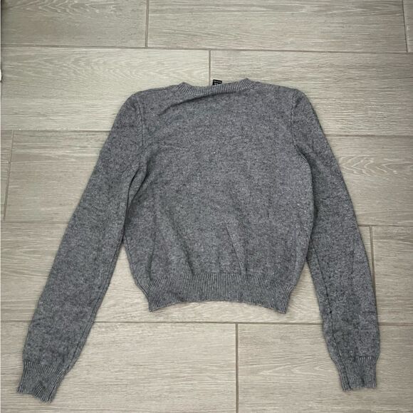 Forever 21 Gray Sweater with Floral beading size M - Picture 5 of 5